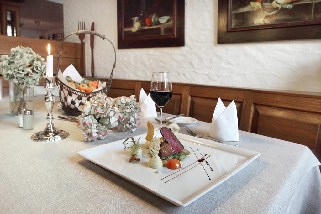 Hotel-Restaurant Roter Ochsen Lauchheim Dış mekan fotoğraf
