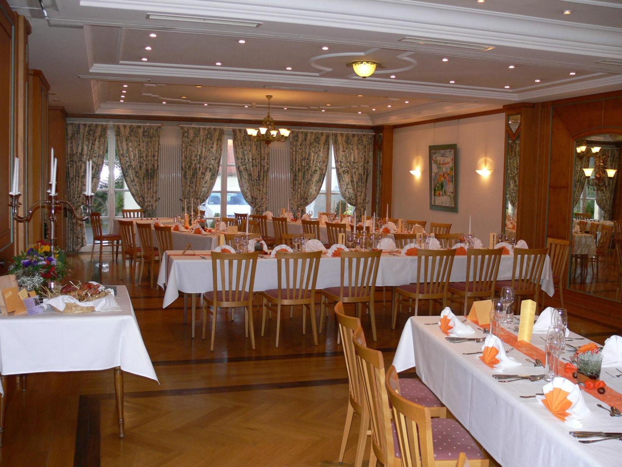 Hotel-Restaurant Roter Ochsen Lauchheim Dış mekan fotoğraf