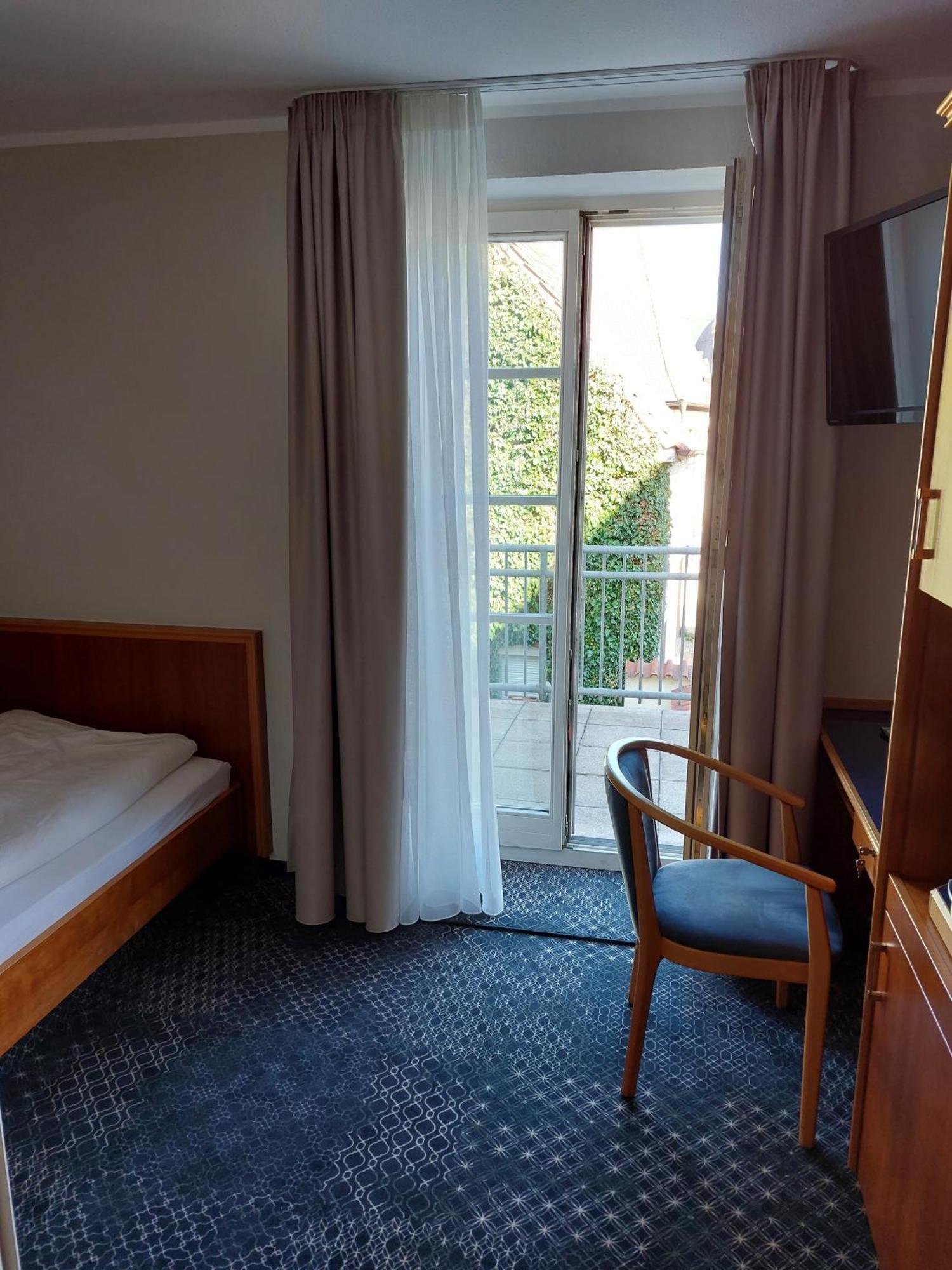 Hotel-Restaurant Roter Ochsen Lauchheim Dış mekan fotoğraf