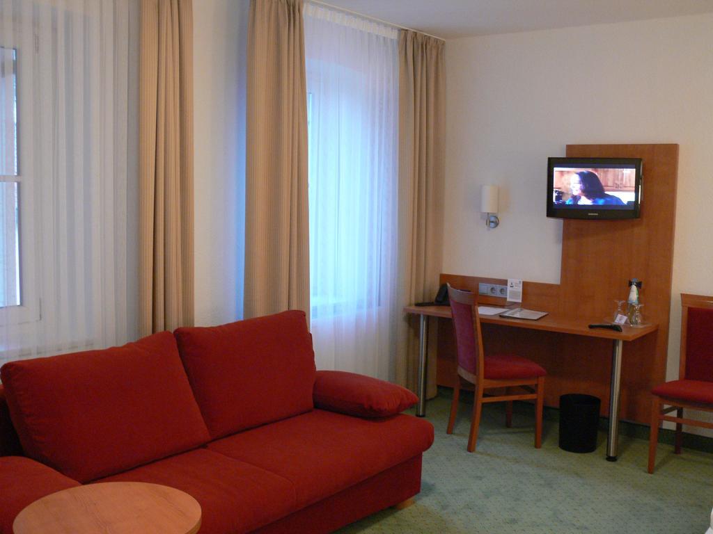Hotel-Restaurant Roter Ochsen Lauchheim Dış mekan fotoğraf