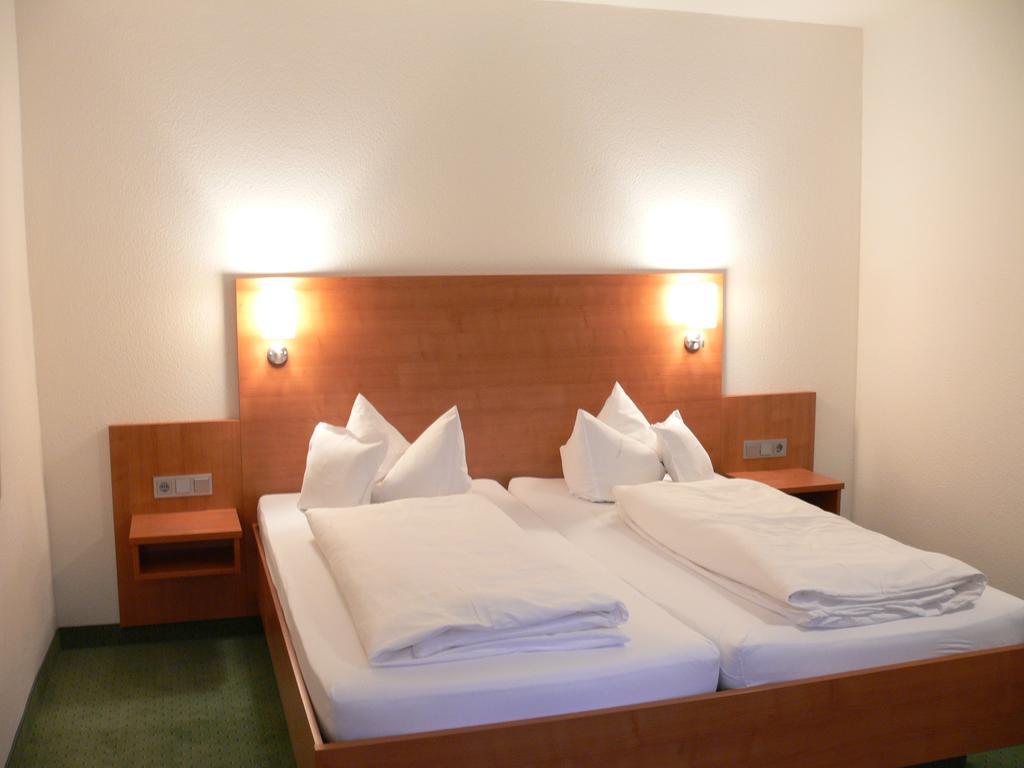 Hotel-Restaurant Roter Ochsen Lauchheim Dış mekan fotoğraf